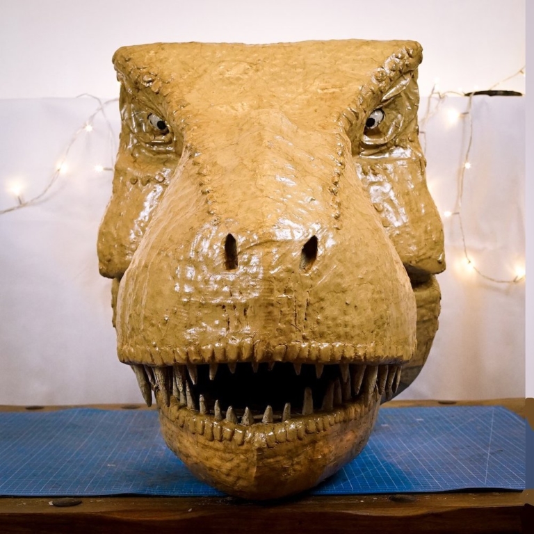 giant t rex head