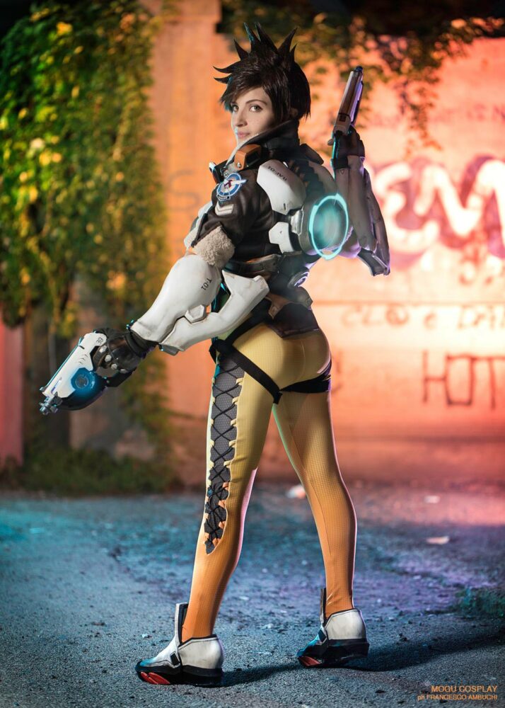 Don T Blink Or You Ll Miss These Overwatch Tracer Cosplays Bell Of Lost Souls