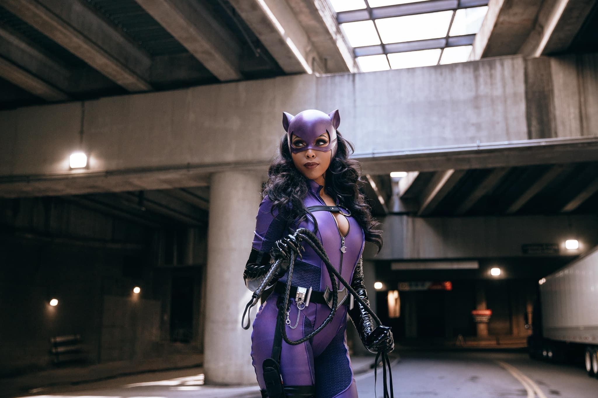 This 90s Purple-Suit Catwoman Cosplay is Ready for 'The Long Halloween ...