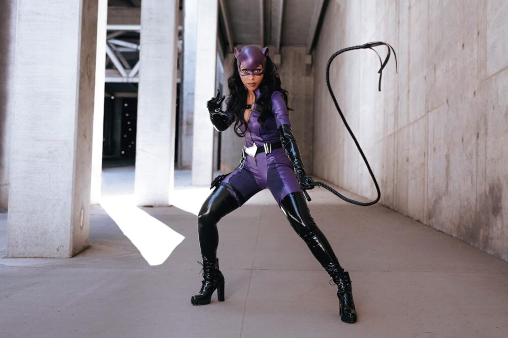 This S Purple Suit Catwoman Cosplay Is Ready For The Long Halloween Bell Of Lost Souls