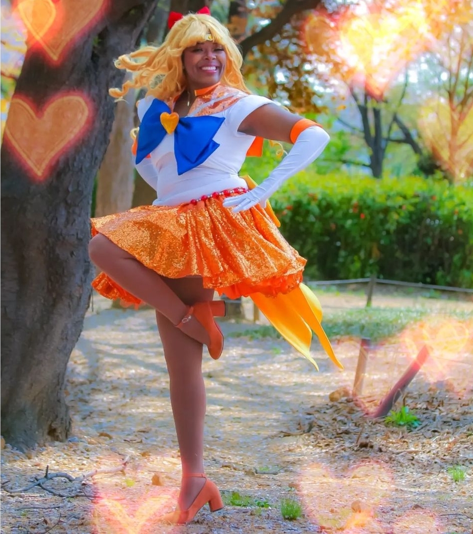 Fight For Love and Beauty With This Sailor Venus Cosplay - Bell of Lost  Souls