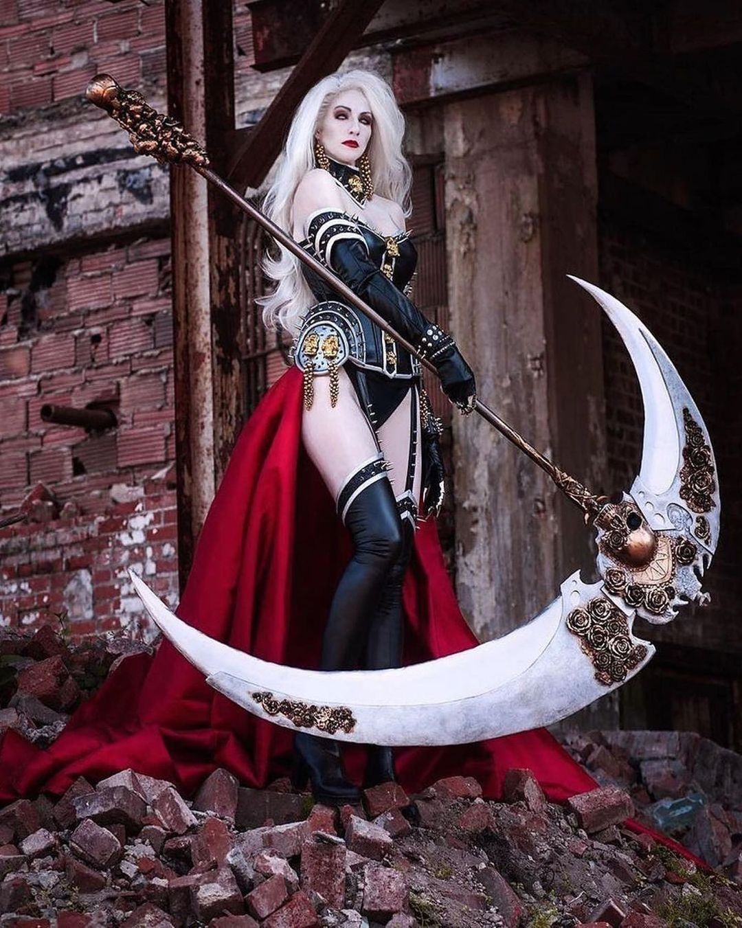 Lady death cosplay